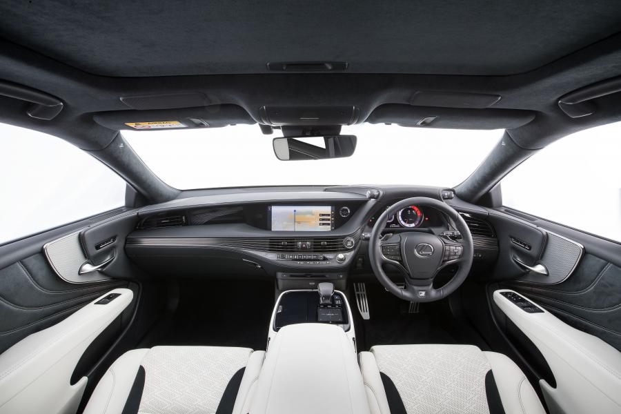 Торпедо Lexus LS500 F-Sport 2018 года  (AU) (фото 6 из 11)